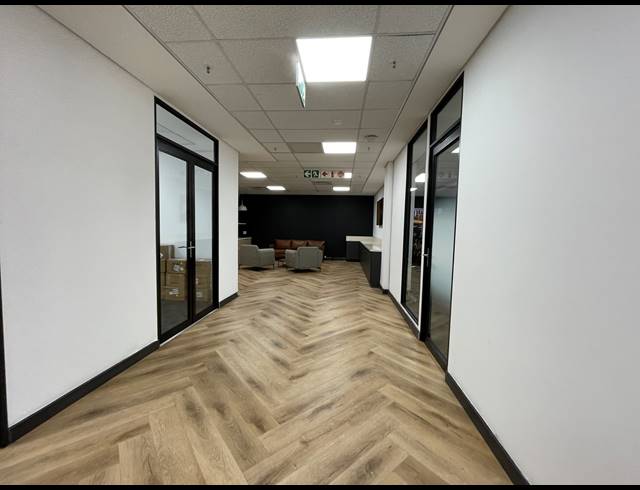 300.65M² OFFICE TO LET IN RIVONIA